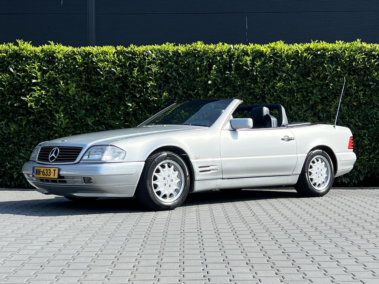Mercedes-Benz SL-klasse Cabrio - 320 320, LUCHTVERING, LEDER, CLIMATE CONTROL, CRUISE CONTROL, HOUT AFWERKING, LICHTMETAAL 16" - AutoWereld.nl