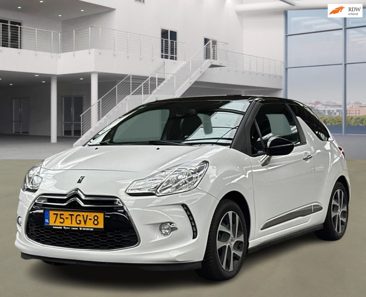 Citroën DS3 - 1.6 e-HDi So Chic NAVI PSENSOR CRUISE TREKHAAK 2 X SLEUTELS - AutoWereld.nl