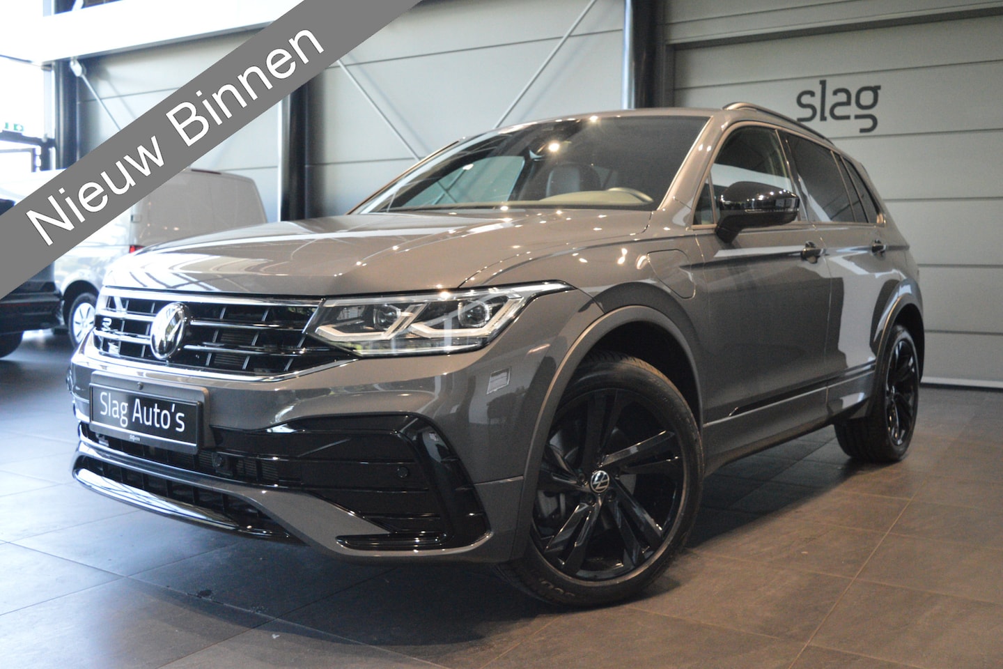 Volkswagen Tiguan - 1.4 TSI eHybrid 3X R-LINE Black Style trekhaak 19 inch 245 pk !! - AutoWereld.nl
