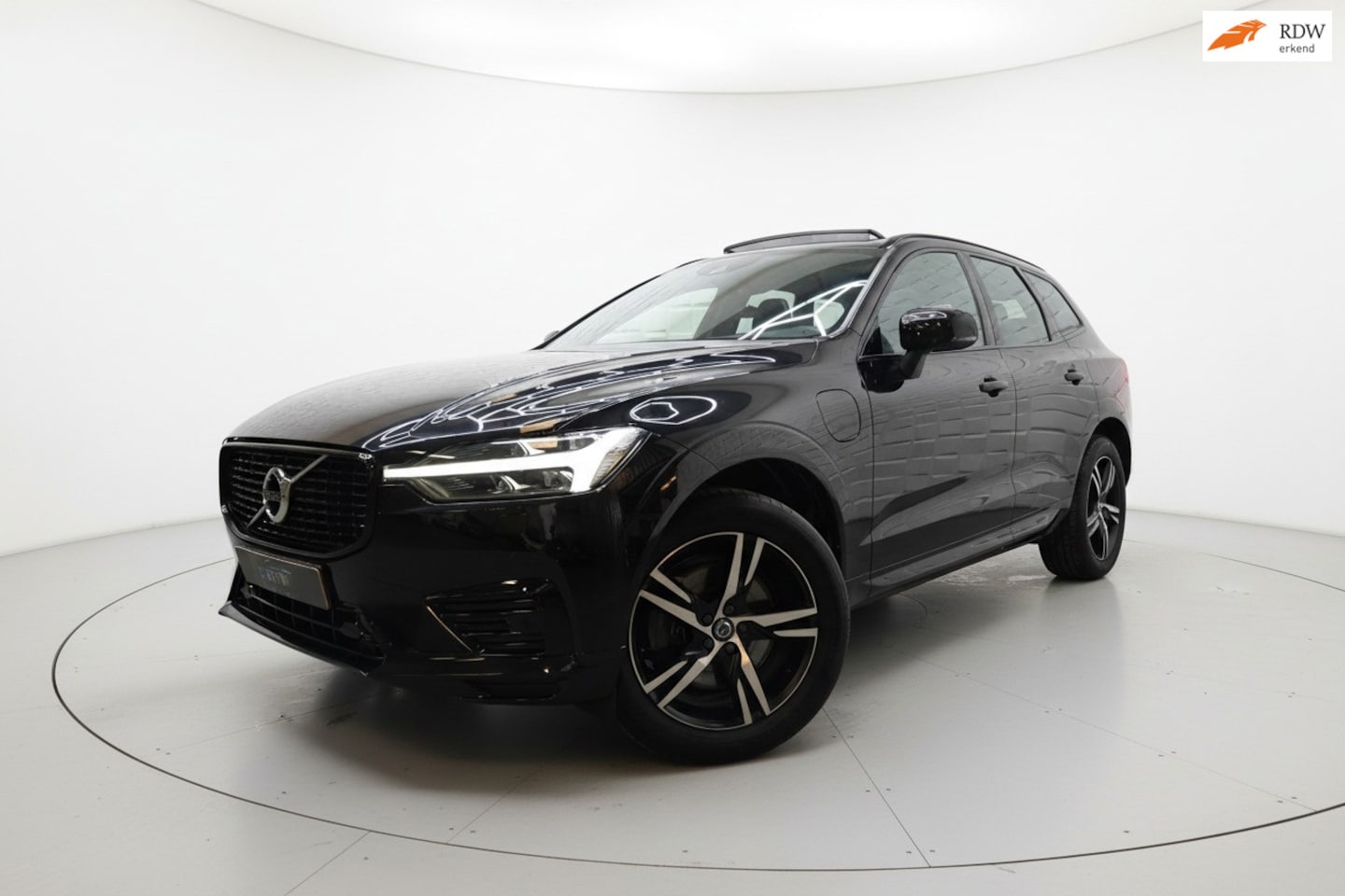 Volvo XC60 - 2.0 Recharge T6 AWD R Design PANO CAM ACC NAP - AutoWereld.nl