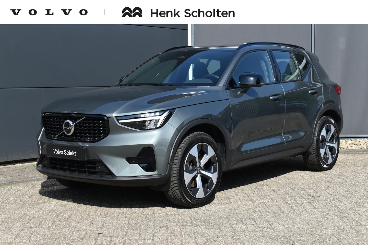 Volvo XC40 - B4 Automaat Plus Dark | Premium Audio by Harman Kardon | Semi Electrische Trekhaak | Adapt - AutoWereld.nl