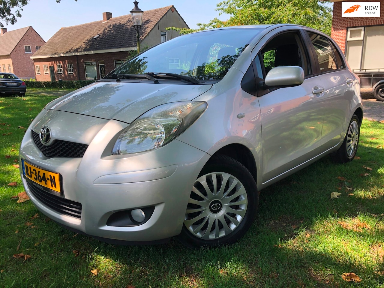 Toyota Yaris - 1.0 VVTi Cool 5 DRS / AIRCO / APK 10-08-2027 - AutoWereld.nl