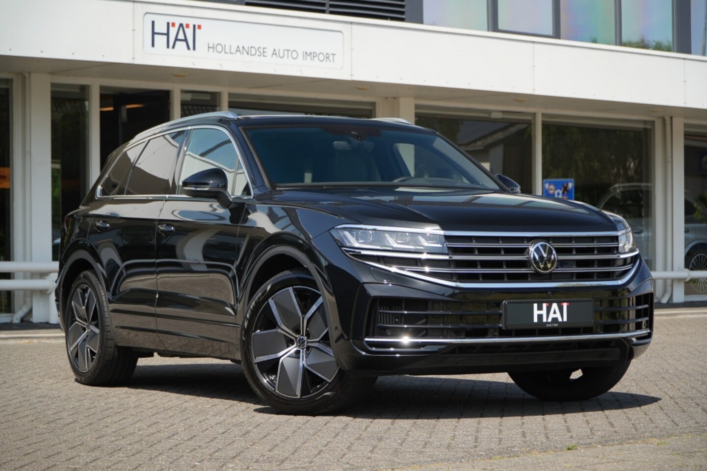 Volkswagen Touareg - 3.0 TSi eHybrid 4M Elegance I Pano I ACC I Luchtvering I 5 Jaar - AutoWereld.nl
