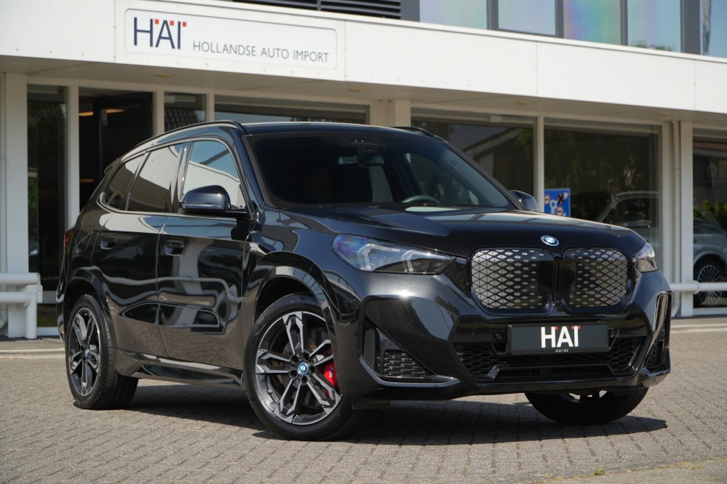 BMW iX1 - eDrive20 67kWh M-Sport Pro I Harman Kardon I Massagestoelen - AutoWereld.nl