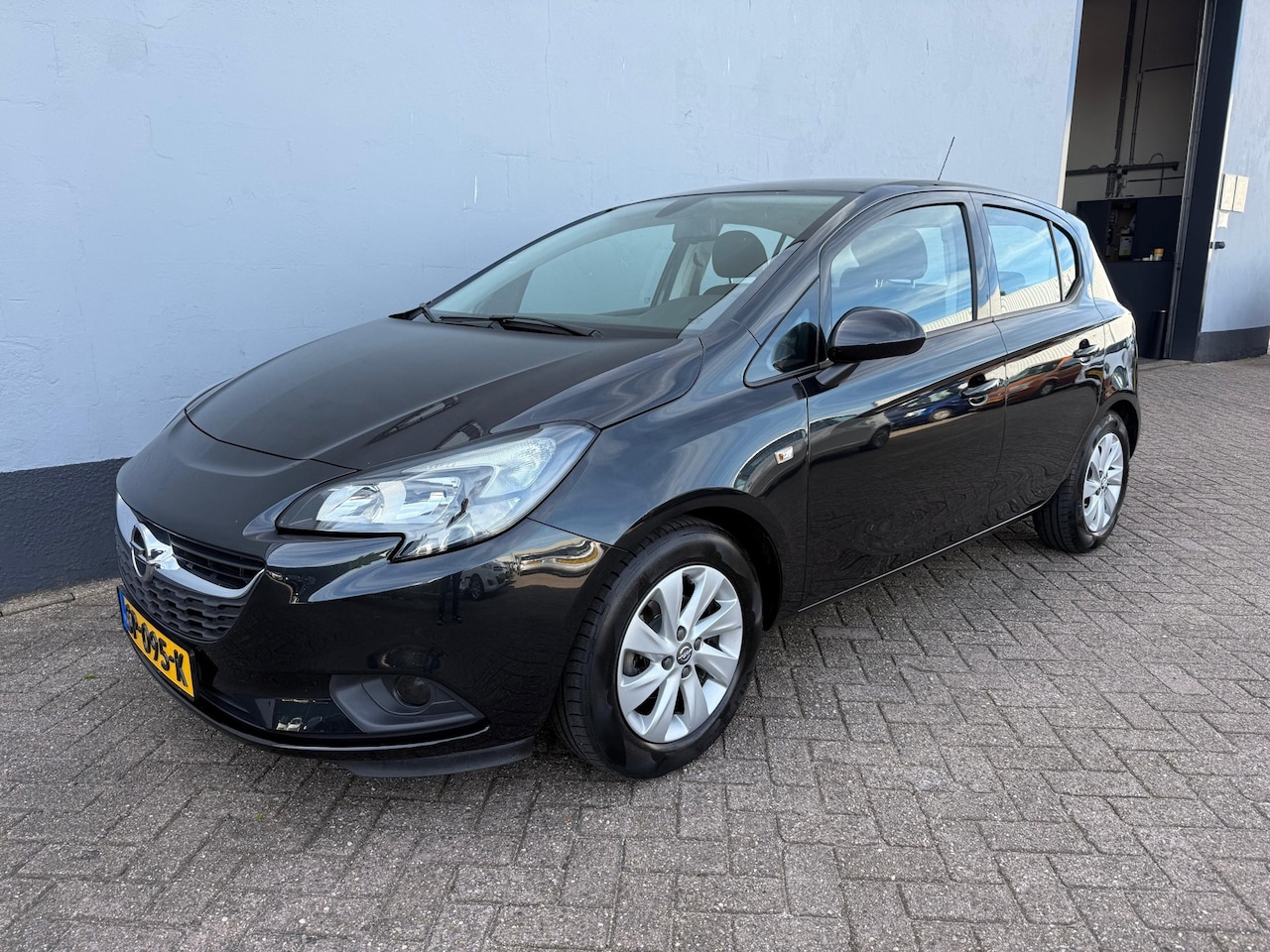 Opel Corsa - 1.2 EcoFlex Selection 5-Deurs - Airco - LMV - AutoWereld.nl