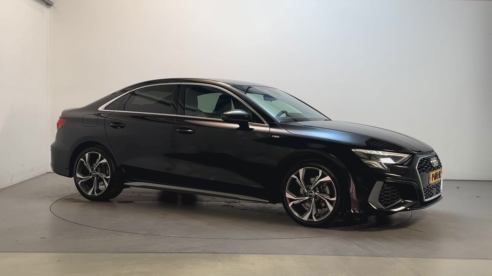 Audi A3 Limousine - 35 TFSI S edition S-Line Adaptive Cruise Navigatie App Connect - AutoWereld.nl
