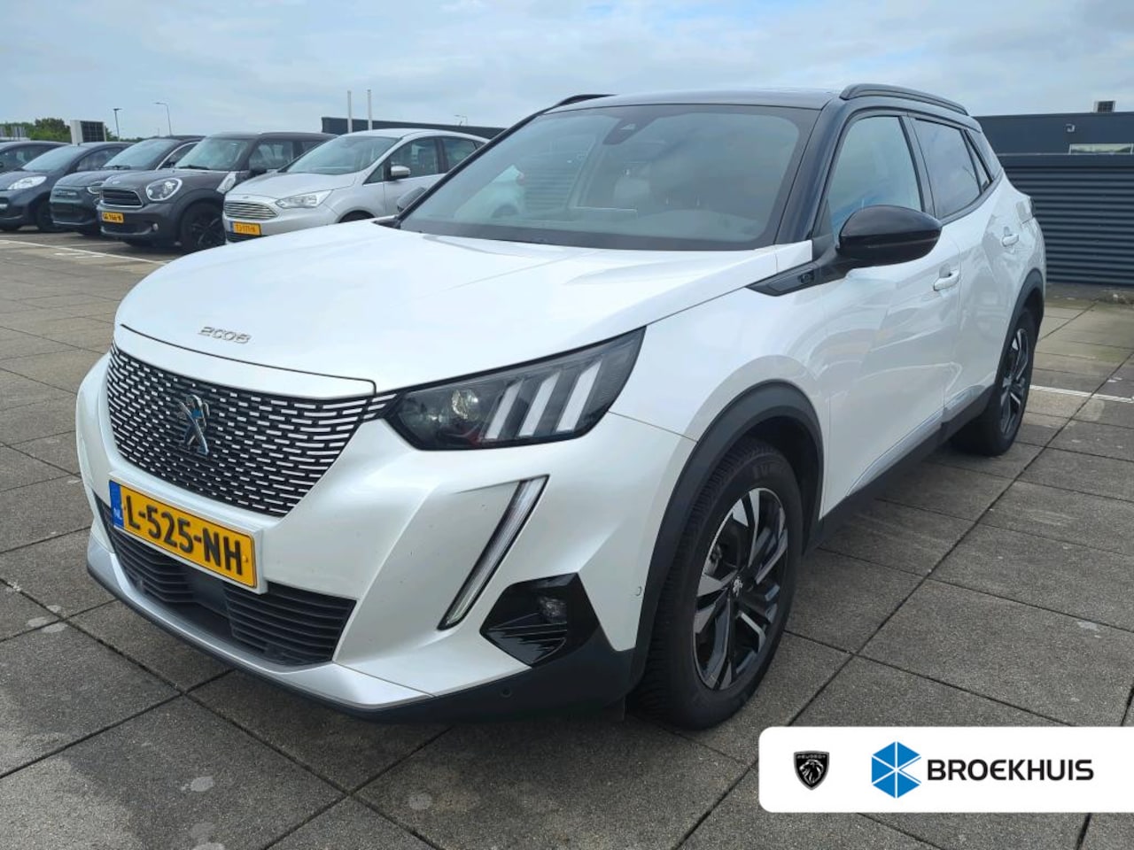 Peugeot e-2008 - EV GT 50 kWh | Schuif-/Kanteldak | Adaptive Cruise | Navigatie | Achteruitrijcamera | Clim - AutoWereld.nl