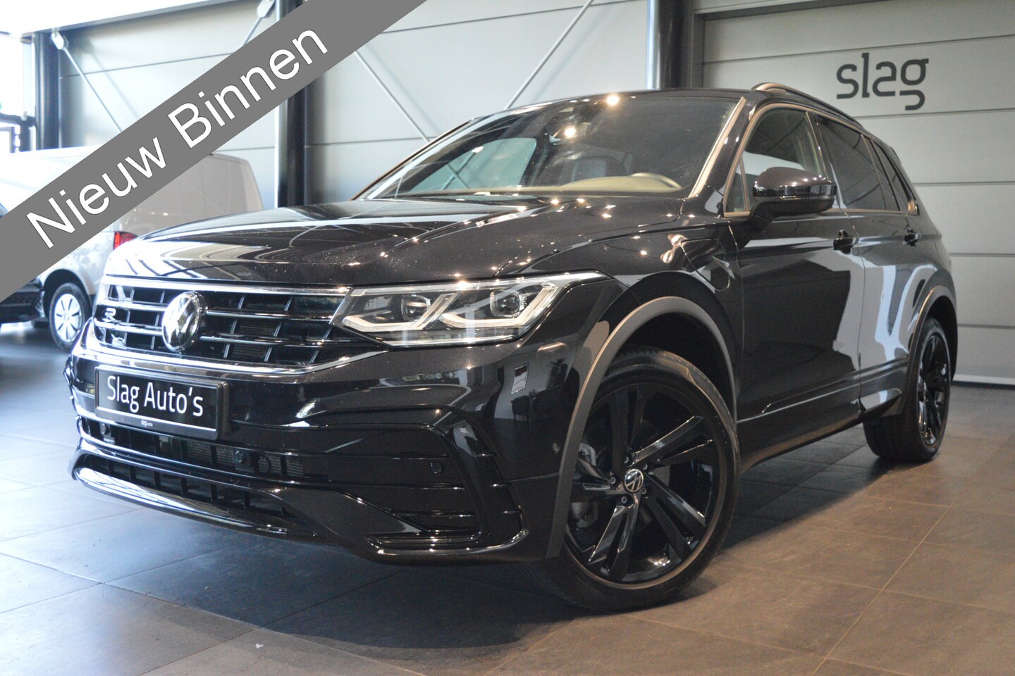 Volkswagen Tiguan - 1.4 TSI eHybrid 2X R-LINE Black Style camera trekhaak 245 pk !! - AutoWereld.nl