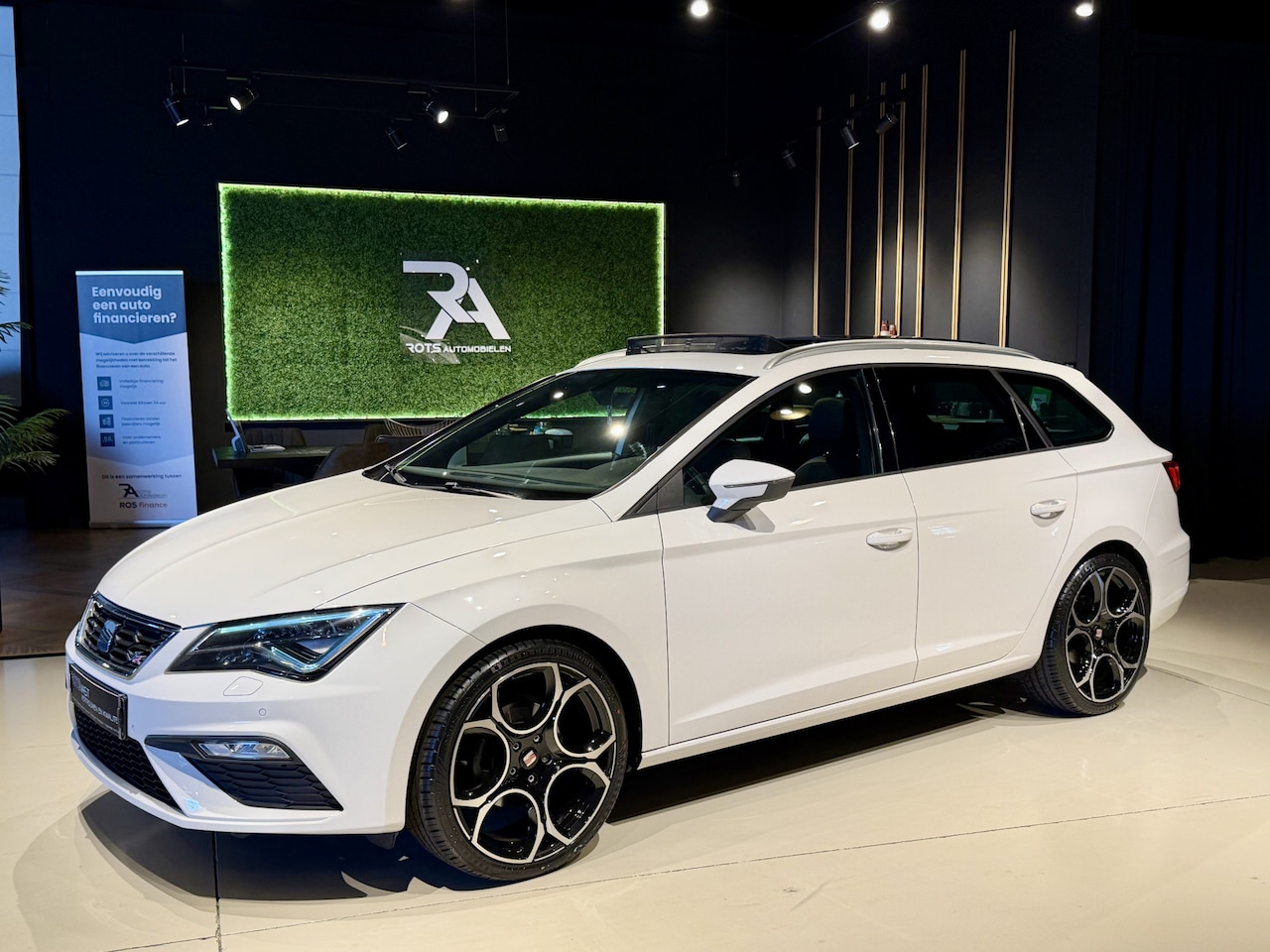 SEAT Leon ST - 1.5 TSI FR Panodak|LED|Navi|Media Wit! - AutoWereld.nl