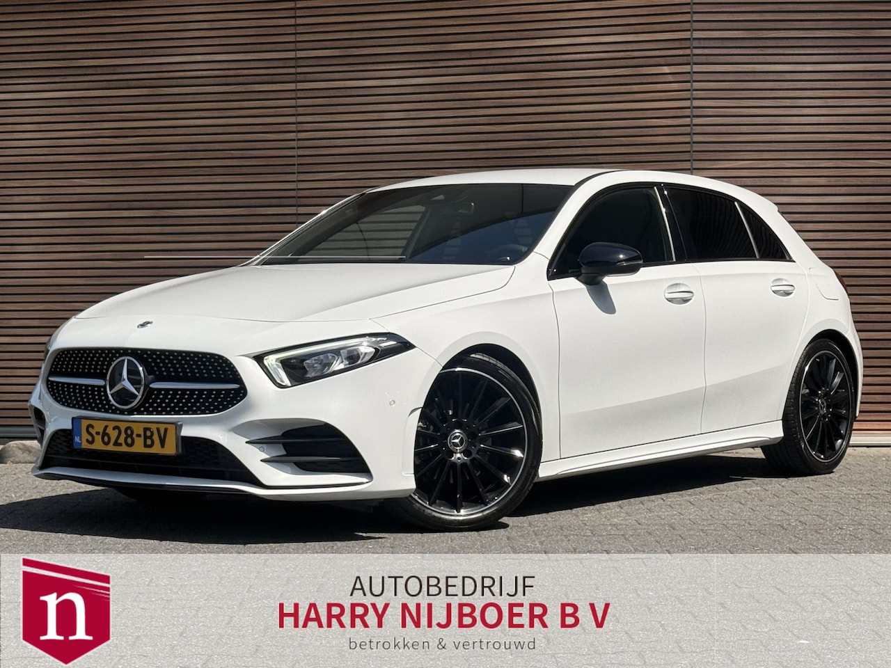Mercedes-Benz A-klasse - 180 AMG Line Navigatie / Cruise / Sfeerverlichting / Lm Velgen - AutoWereld.nl