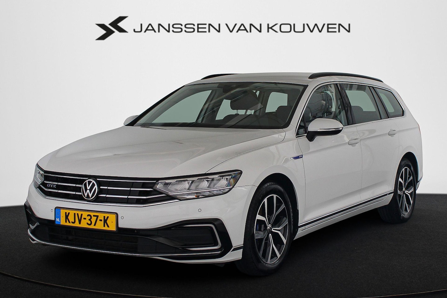 Volkswagen Passat Variant - 1.4 TSI PHEV GTE Business Trekhaak Stoelverwarming Camera Apple CarPlay - AutoWereld.nl