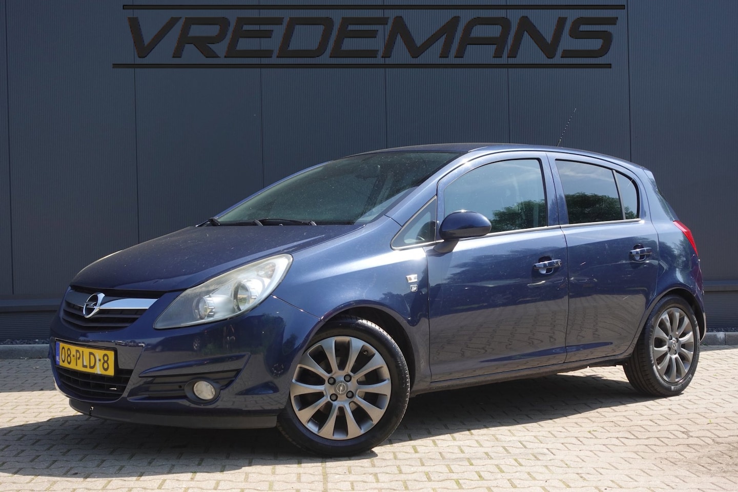 Opel Corsa - 1.2-16V '111' Edition 1.2-16V '111' Edition - AutoWereld.nl
