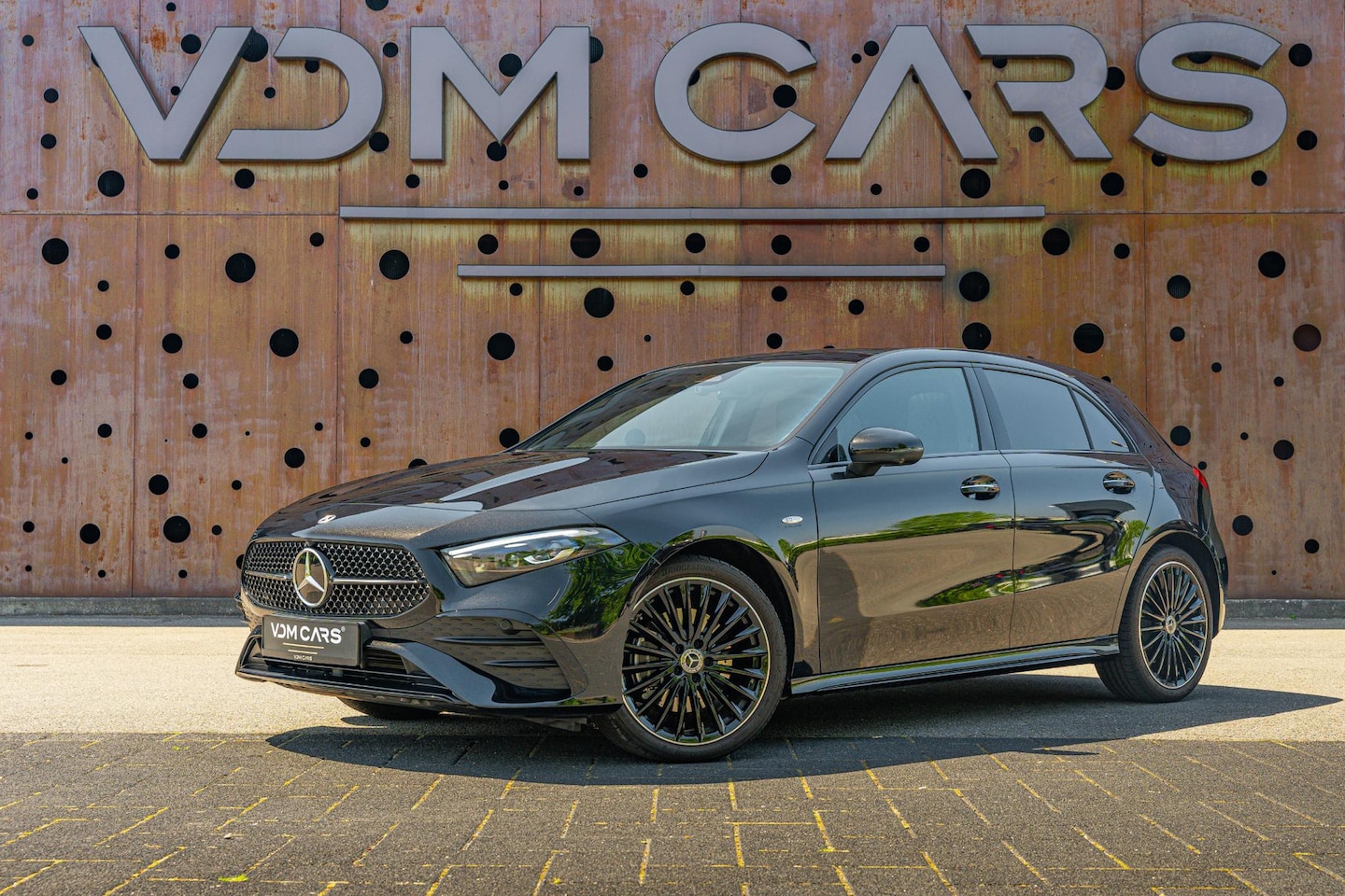Mercedes-Benz A-klasse - 250 e Premium Plus | AMG | Night | Memory | 360 | Panorama | CarPlay | Vol | - AutoWereld.nl