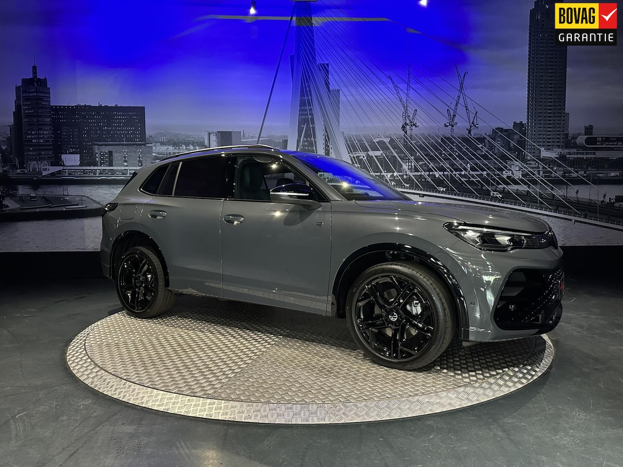 Volkswagen Tayron - 1.5 eHybrid R-Line*2026!*BlackStyle*Trekhaak*Pano*HUD*360* - AutoWereld.nl