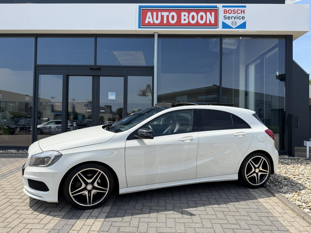 Mercedes-Benz A-klasse - 180 122PK AMG NIGHT EDITION AUTOMAAT PANO/NAVI/ 18''AMG/BI-XENON/S&S/MEDIA/BTA . 2 EIG./NL - AutoWereld.nl