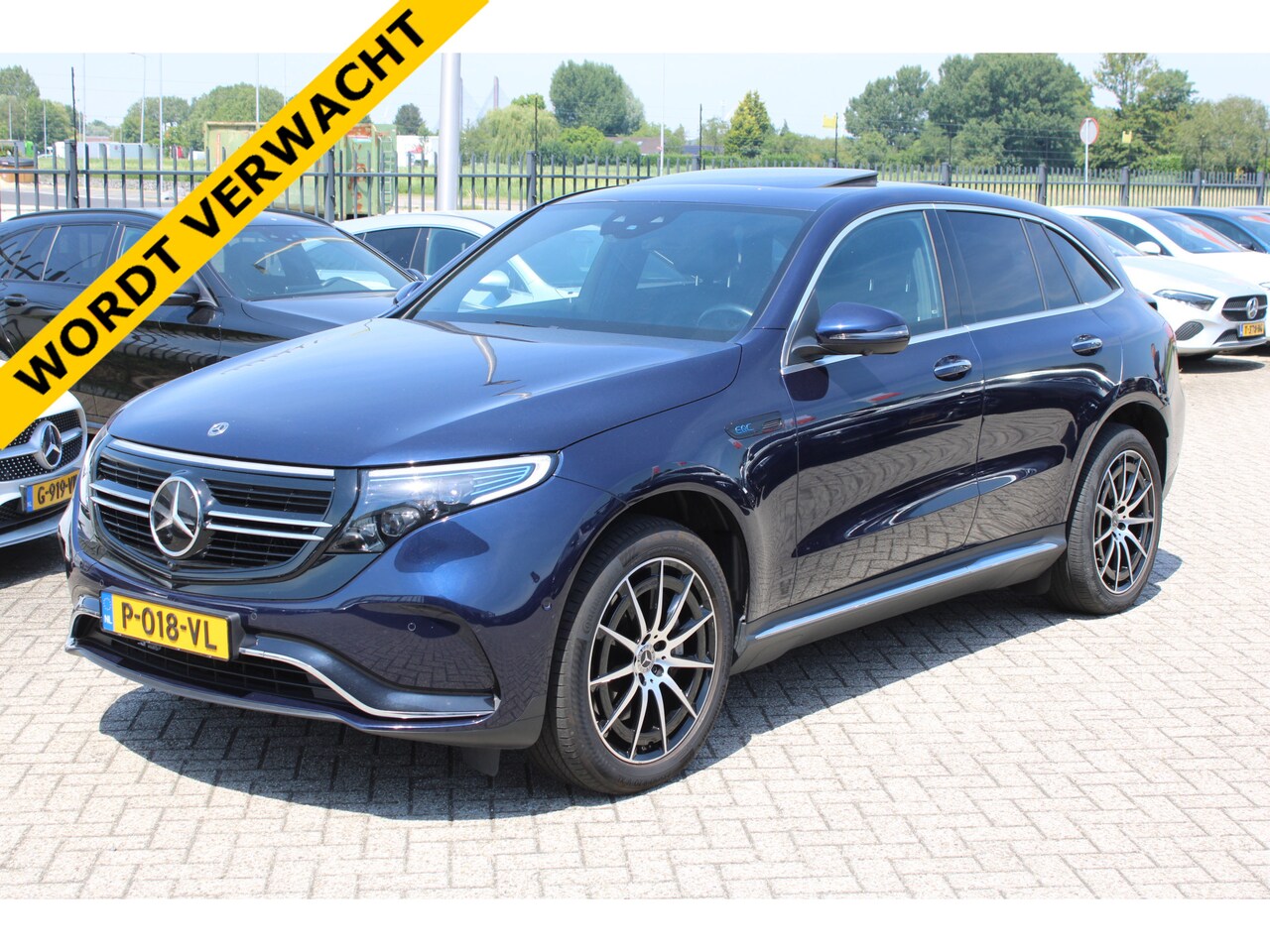 Mercedes-Benz EQC - 400 4MATIC 80 kWh AMG LINE SCHUIFDAK MEMORY DISTRONIC HEAD-UP - AutoWereld.nl