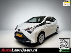 Toyota Aygo - 1E EIGENAAR NL AUTO NAP APPLE/CARPLAY CAMERA LED BLUETOOTH AIRCO X-PLAY AUTOMAAT