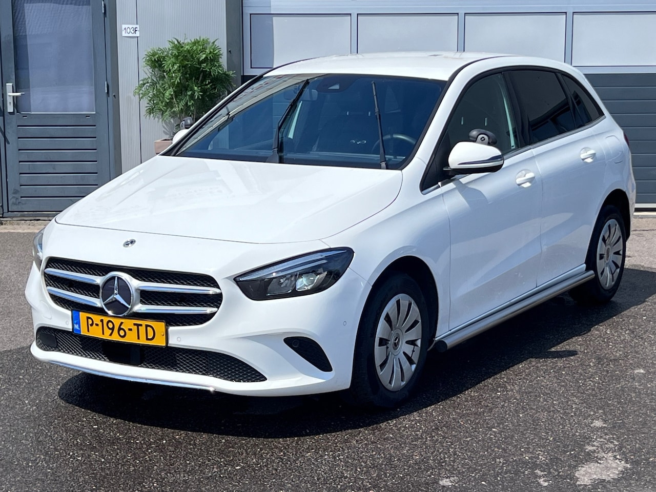 Mercedes-Benz B-klasse - 200d / AUTOMAAT / CAMERA / NAP / LEER / XENON / TELEFOON / 1e EIGENAAR - AutoWereld.nl