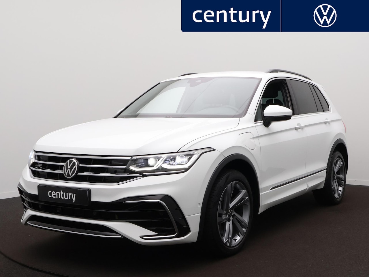 Volkswagen Tiguan - 1.4 TSI eHybrid R-Line Business+ | Panodak | Camera | Zwenkbare trekhaak | ACC | Navi | - AutoWereld.nl