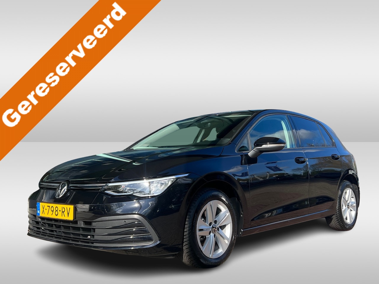 Volkswagen Golf - 1.0 eTSI DSG Life Business / Navigatie / PDC / Geheugen stoelen / Getint glas / 16'' LMV - AutoWereld.nl