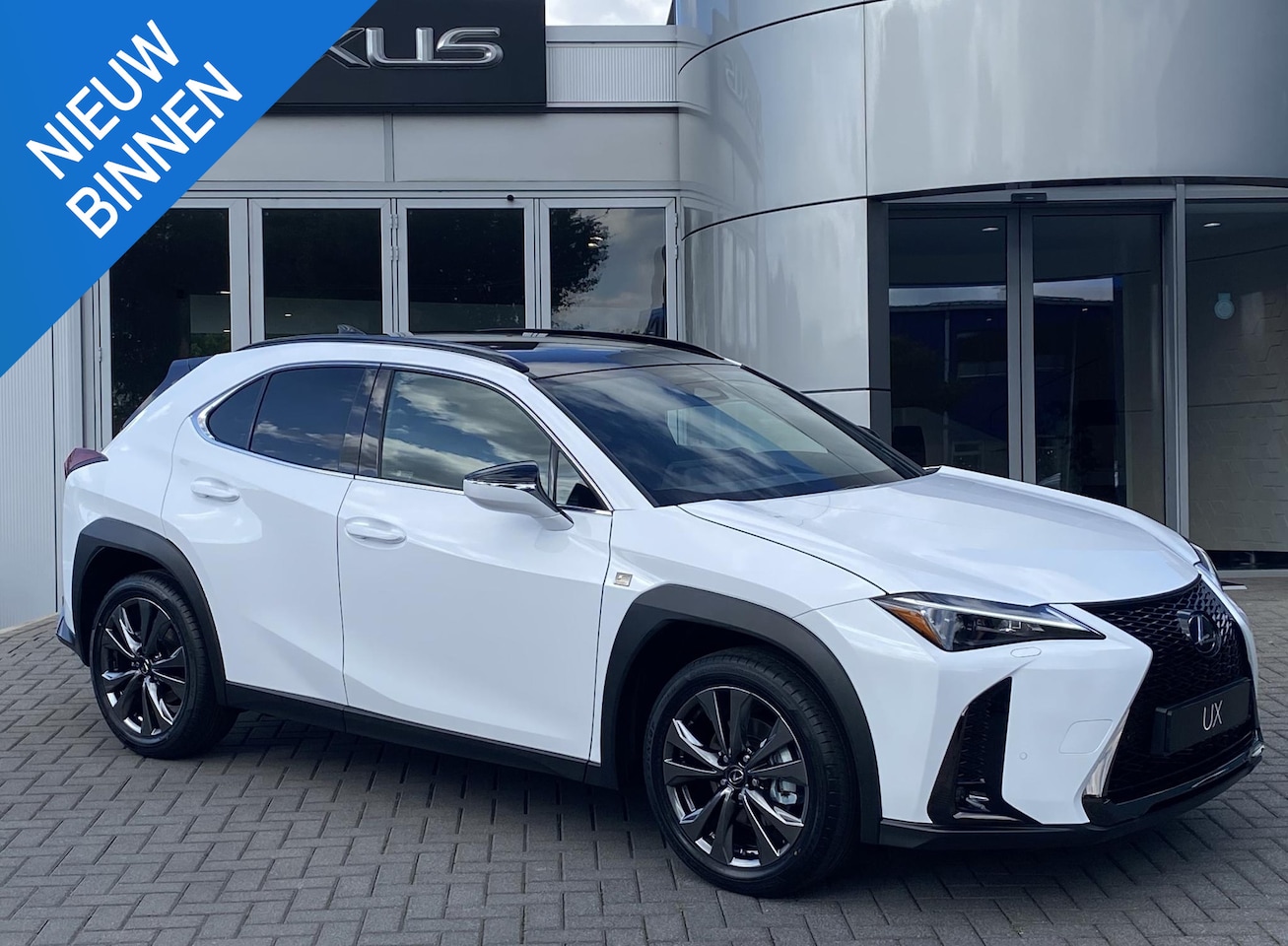 Lexus UX - 300h Ultimate Edition DIRECT LEVERBAAR EL-ACHTERKLEP STUURVERW STOELVERW GROOT-SCHERM BLIN - AutoWereld.nl