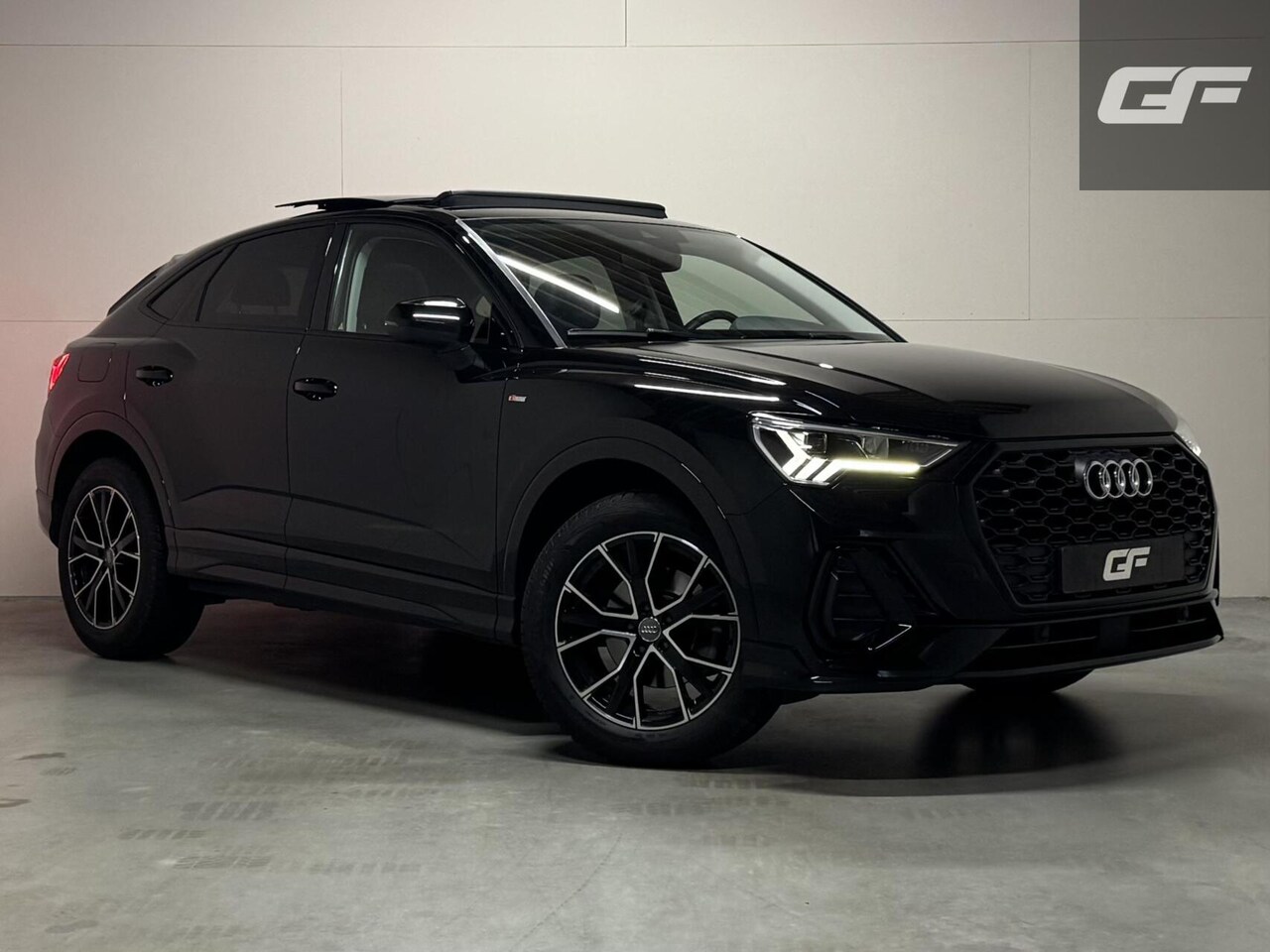 Audi Q3 Sportback - 35 TFSI S-Line Black Edition Pano Carplay Camera ACC Trekh. - AutoWereld.nl