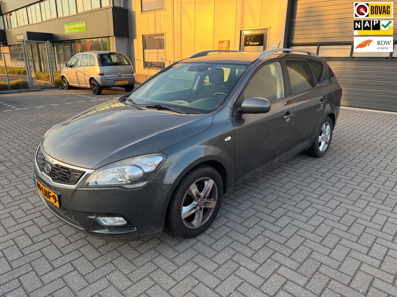 Kia Cee'd - 1.4 CVVT X-ecutive 1.4 CVVT X-ecutive - AutoWereld.nl