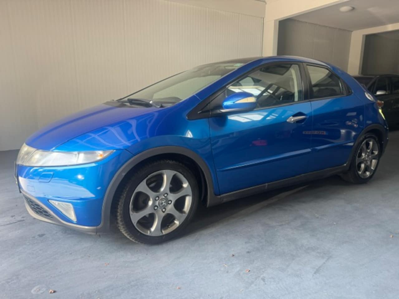 Honda Civic - 1.8 Executive Airco Glazen dak - AutoWereld.nl