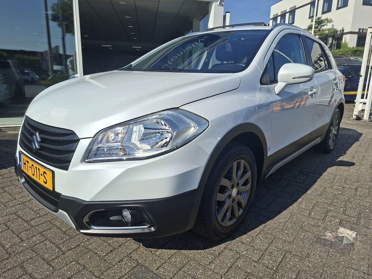 Suzuki SX4 S-Cross - 1.6 Exclusive navigatie / camera / trekhaak / opendak - AutoWereld.nl