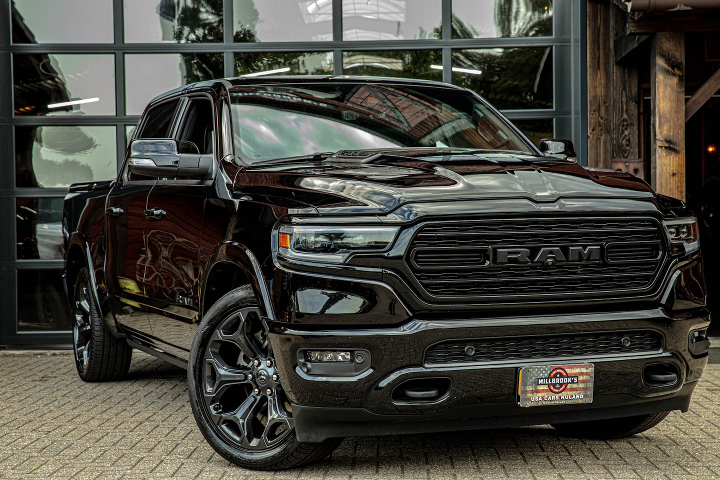 Dodge Ram 1500 - 5.7 V8 4x4 Crew Cab Limited 5.7 V8 4x4 Crew Cab Limited . - AutoWereld.nl