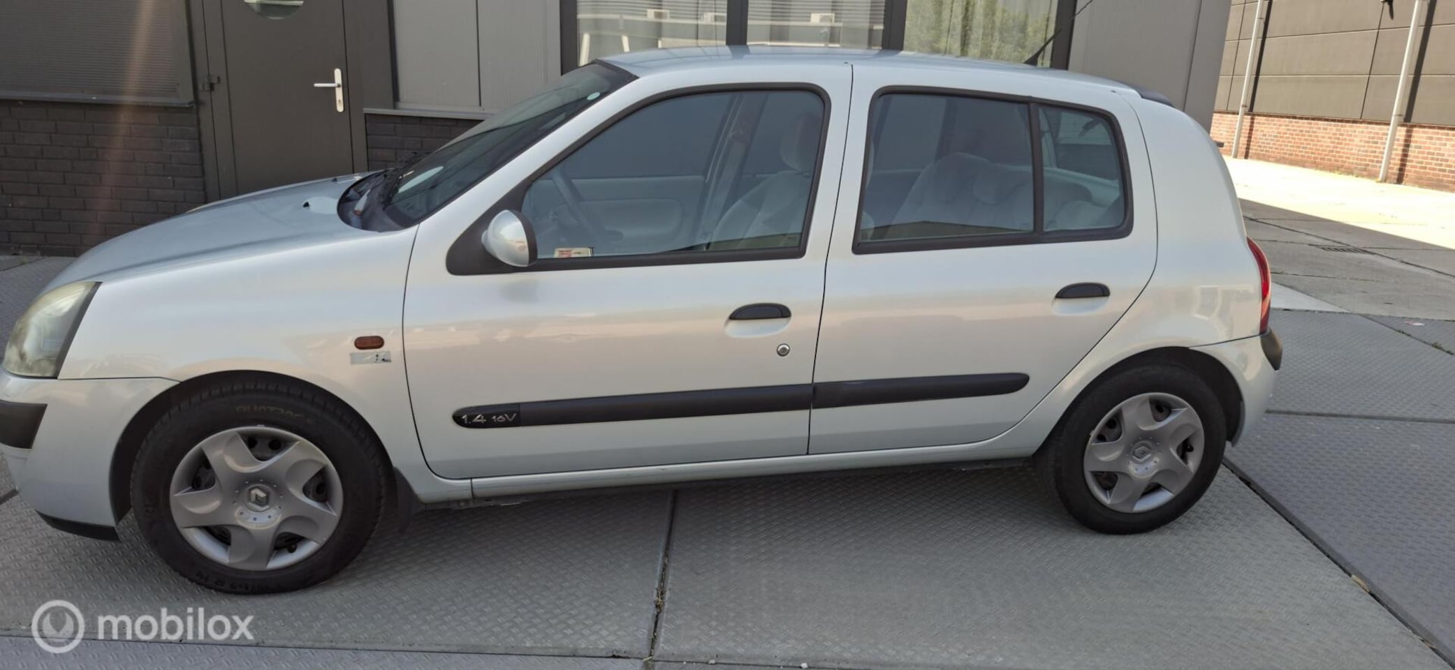 Renault Clio - 1.4-16V Privilège 1.4-16V Privilège - AutoWereld.nl