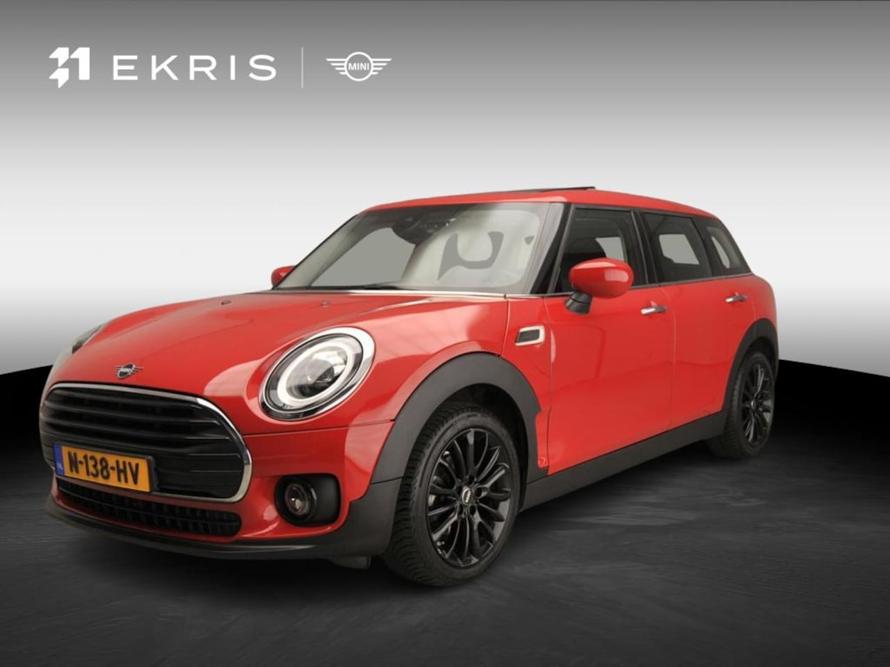 MINI Clubman - One Classic | LED | Navigatie | Panoramadak | Sportstoelen | Achteruitrijcamera | Alu wiel - AutoWereld.nl