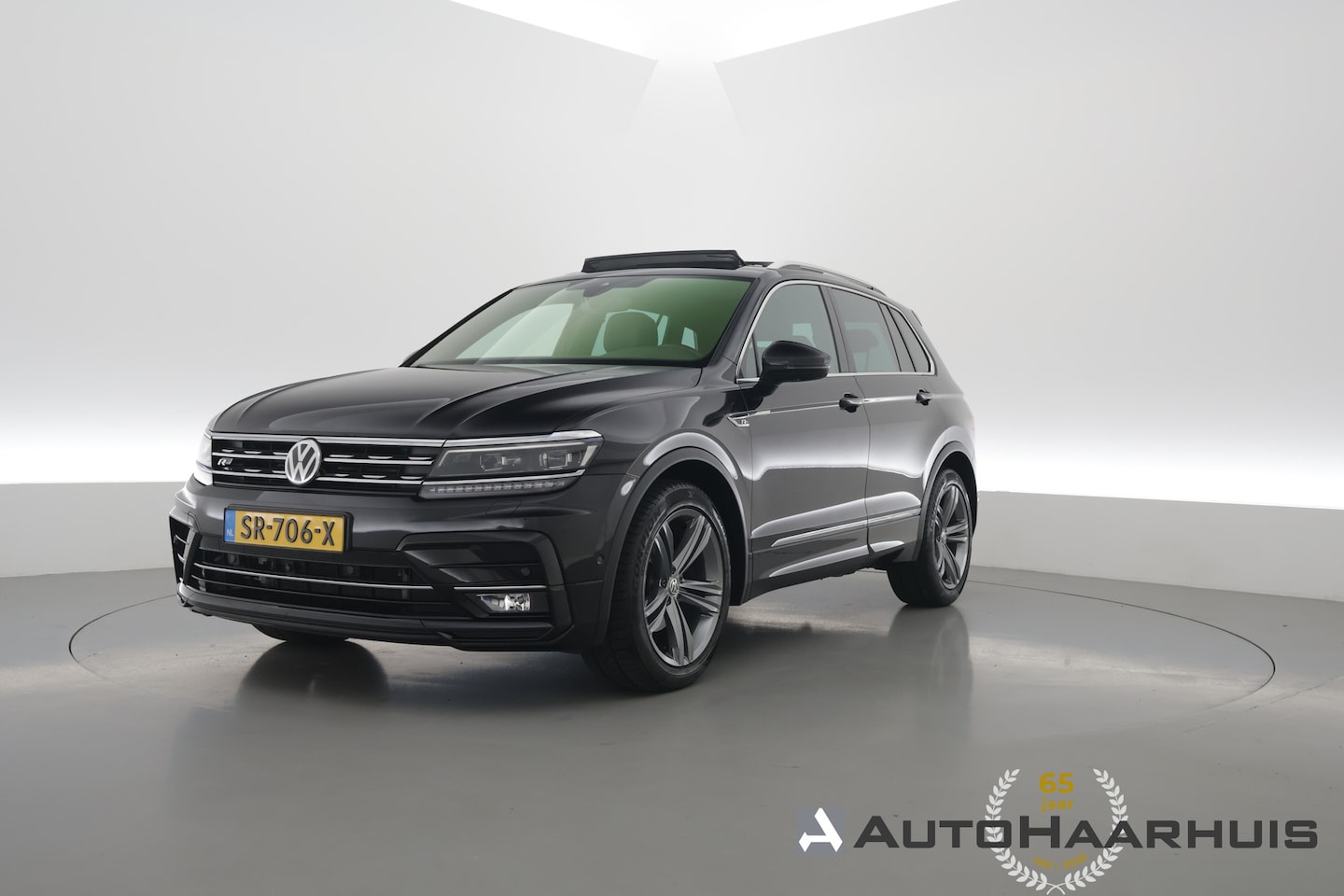 Volkswagen Tiguan - 1.4 TSI R-line | Dig. Cockpit | Pano | Trekhaak | Adapt. Cruise | Keyless | 360cam | Stoel - AutoWereld.nl