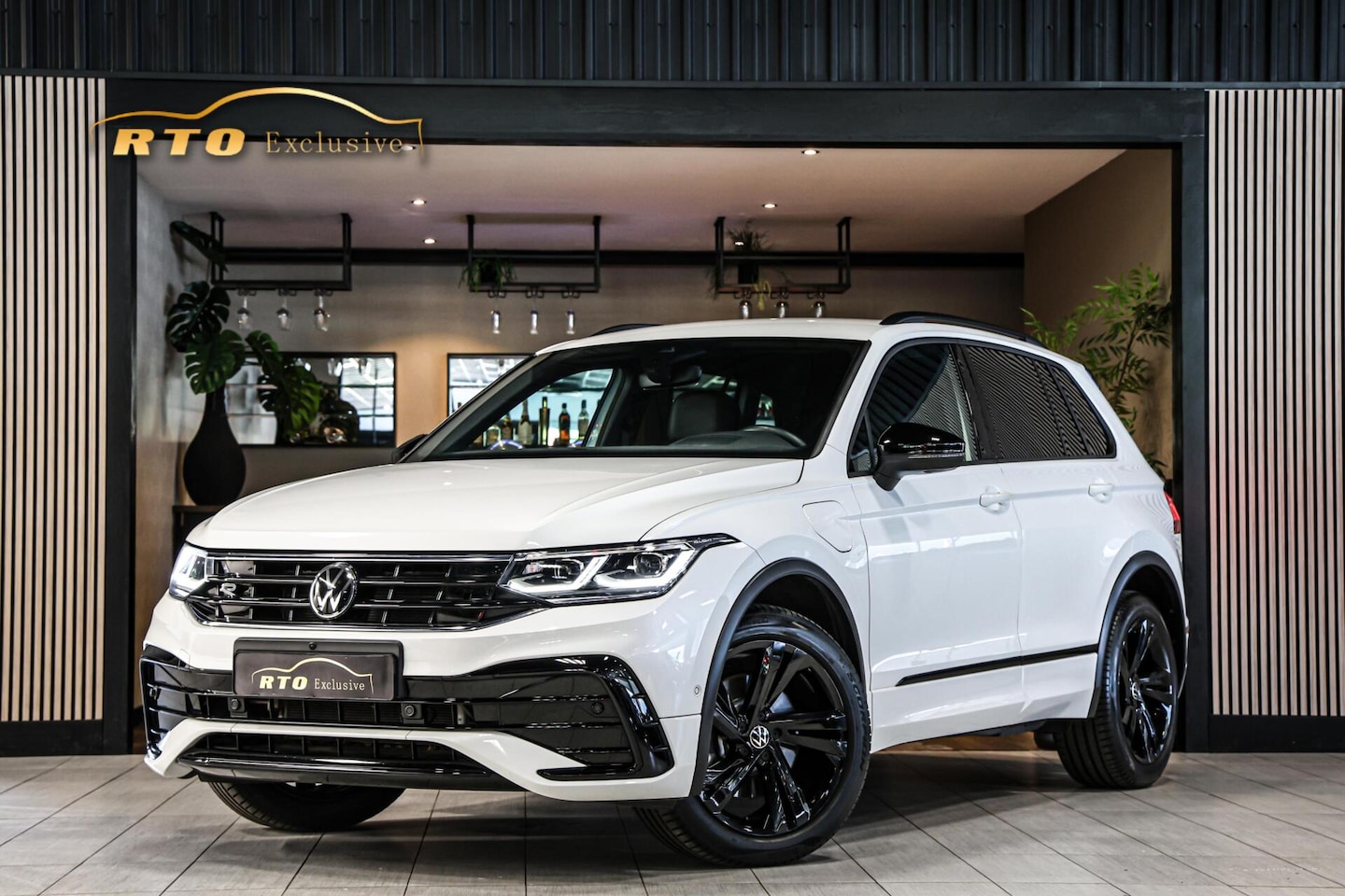 Volkswagen Tiguan - 1.4 TSI eHybrid R-Line|Trekhaak|Leder|ACC - AutoWereld.nl