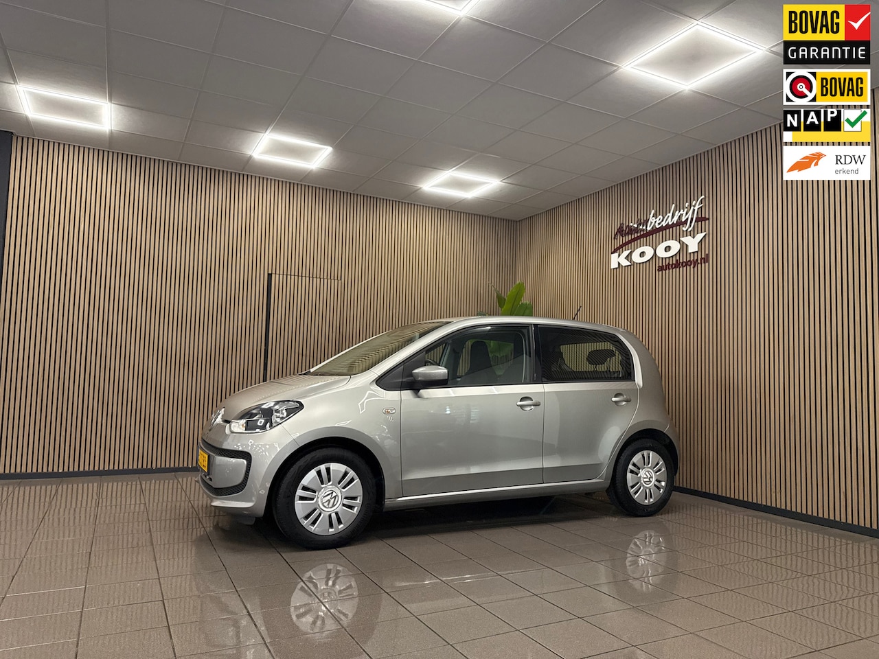 Volkswagen Up! - 1.0 move up! BlueMotion * Navigatie / Airco / 5 Deurs / Goed onderhouden * - AutoWereld.nl