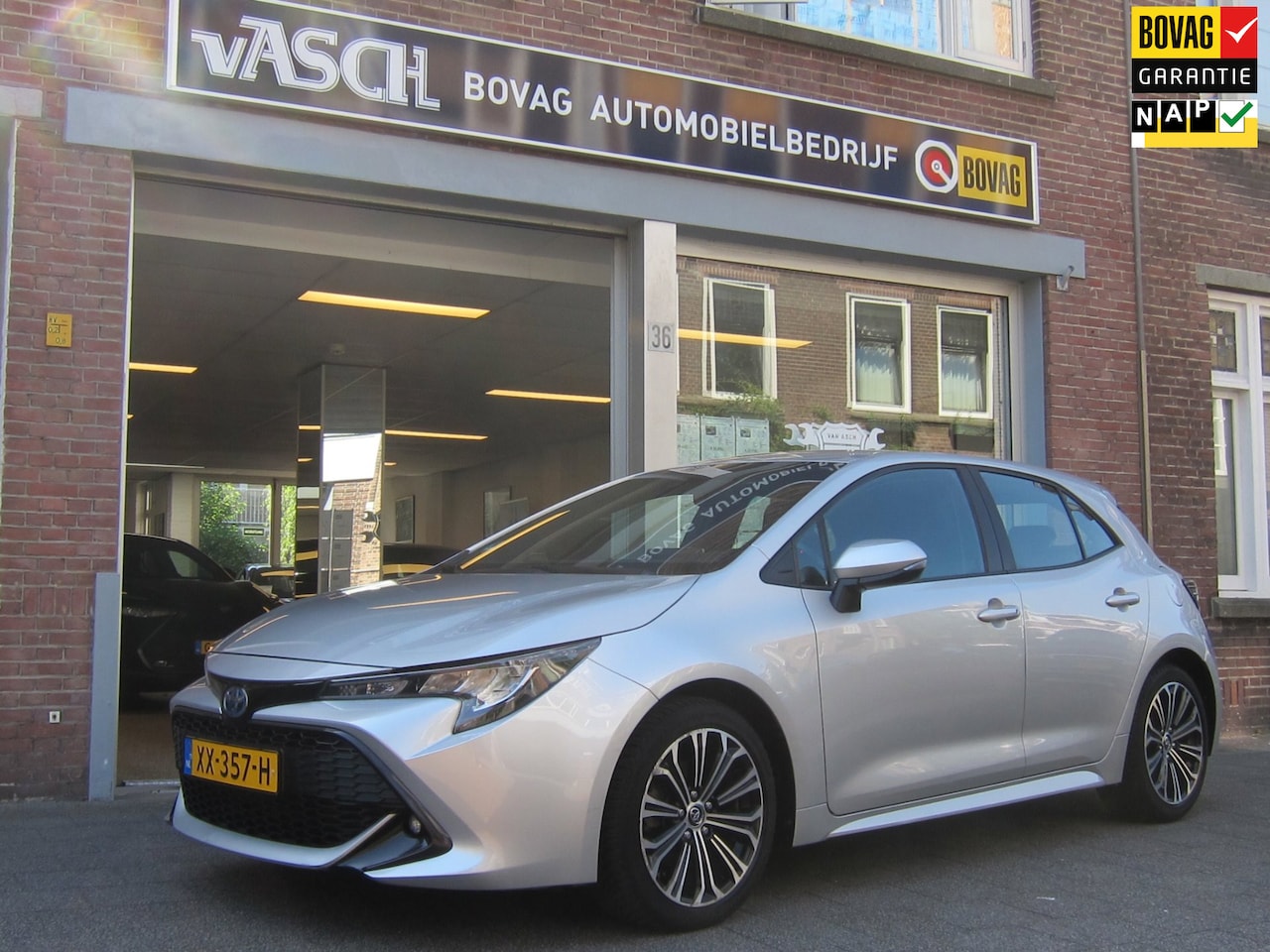 Toyota Corolla - 1.8 Hybrid First Edition All Seasonbanden All In Prijs - AutoWereld.nl