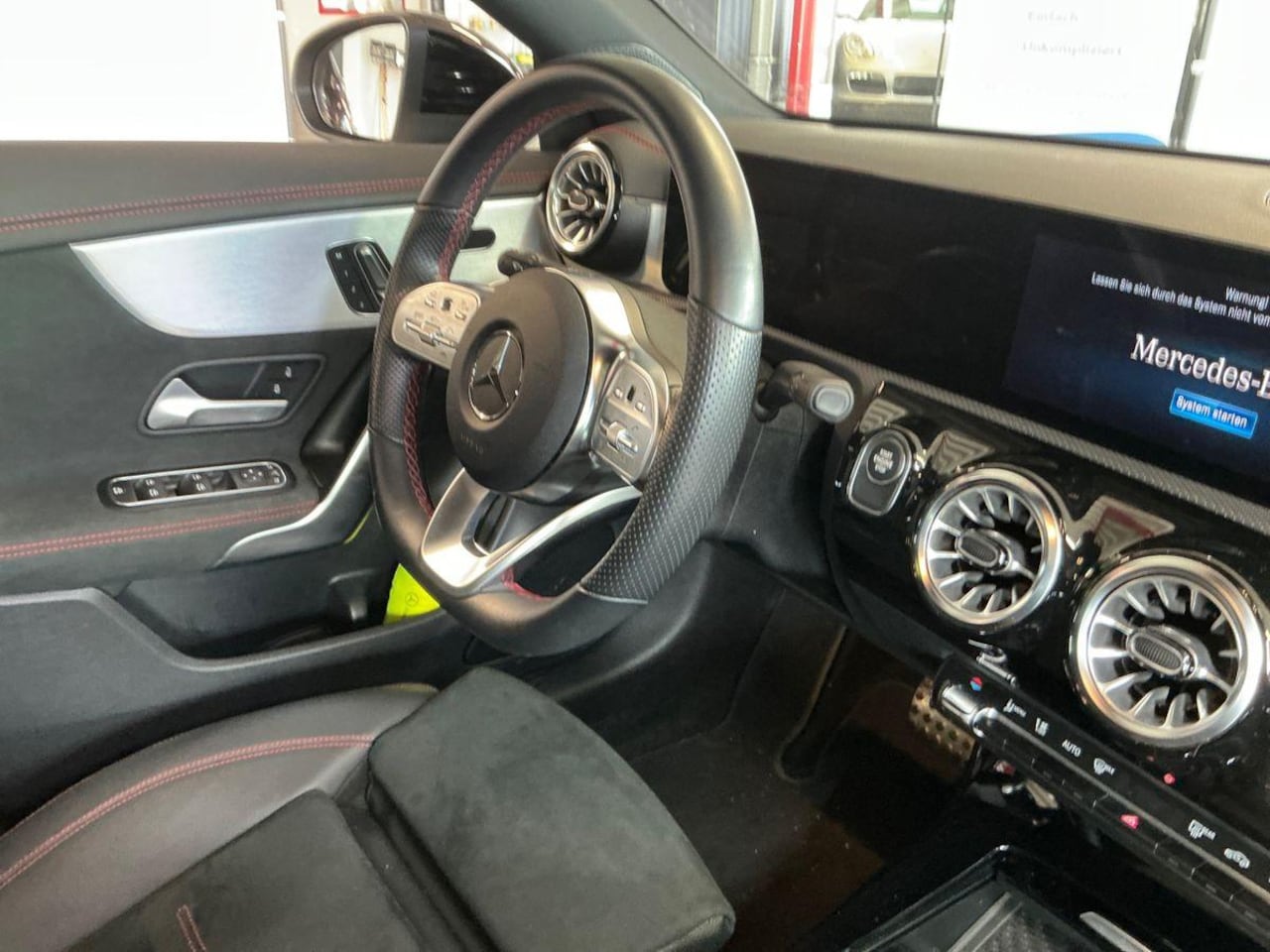 Mercedes-Benz CLA-klasse Shooting Brake - 250 e AMG Line BOMVOL|Pano|Burmester|Memory|Elektr. Achterklep|Sfeerverlichting - AutoWereld.nl
