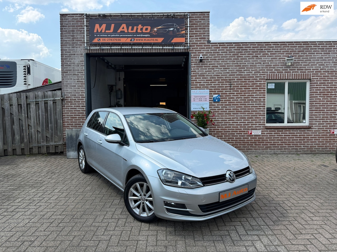 Volkswagen Golf - 1.2 TSI Connected Series airco cruise control - AutoWereld.nl