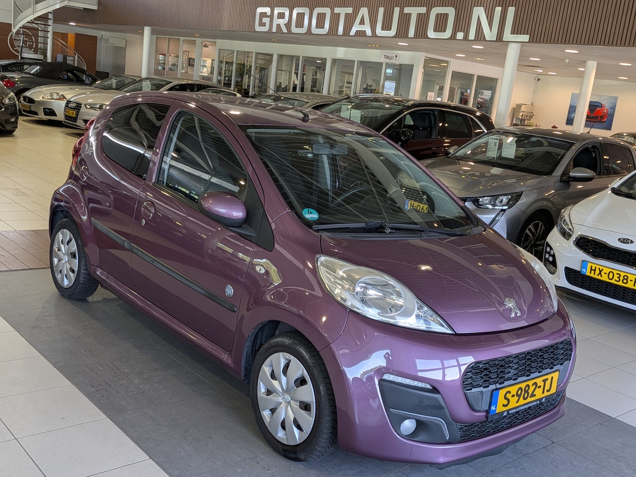 Peugeot 107 - 1.0 Première Airco, Stuurbekrachtiging - AutoWereld.nl