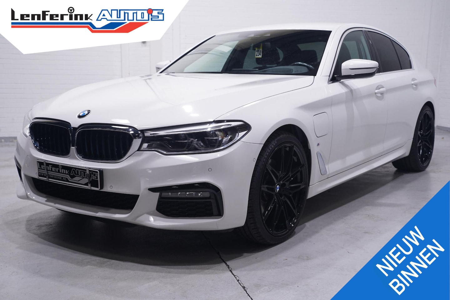 BMW 5-serie - 530e M Sport Head-up Apple Carplay Camera Stoelverwarming - AutoWereld.nl