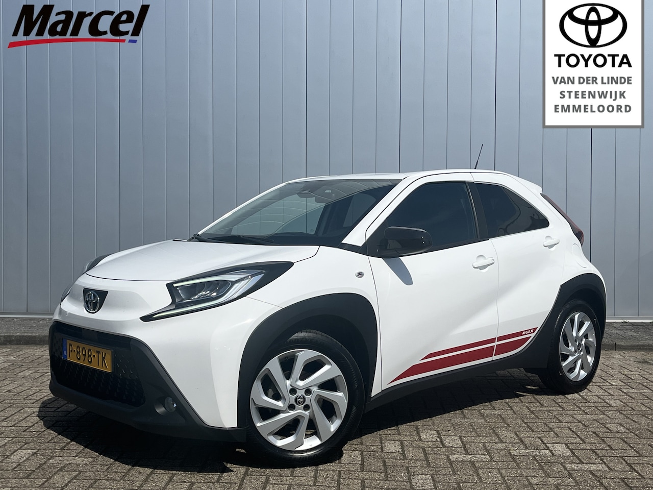 Toyota Aygo X - 1.0 VVT-i MT first NL Auto Red Pack Camera Cruise - AutoWereld.nl