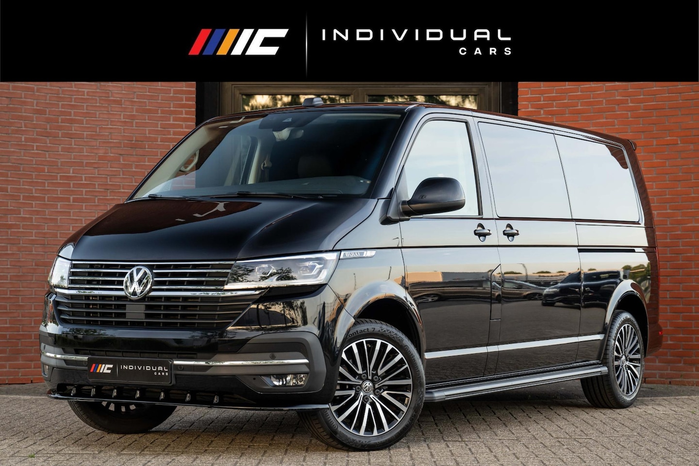 Volkswagen Transporter - 2.0 TDI L2H1 30 DC 150pk Bulli 2x schuifdeur Leder - AutoWereld.nl