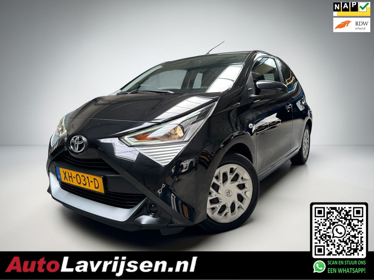 Toyota Aygo - 1E EIGENAAR NL AUTO NAP APPLE/CARPLAY CAMERA LED BLUETOOTH AIRCO X-PLAY AUTOMAAT!! - AutoWereld.nl