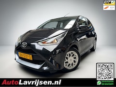 Toyota Aygo - 1E EIGENAAR NL AUTO NAP APPLE/CARPLAY CAMERA LED BLUETOOTH AIRCO X-PLAY AUTOMAAT