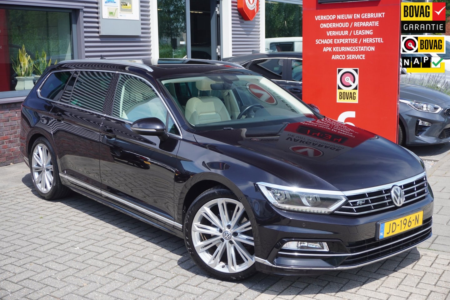 Volkswagen Passat Variant - 1.4 TSI ACT Business Edition R-Line / Pano / Camera / Trekhaak / Virtual Cockpit / ACC / C - AutoWereld.nl