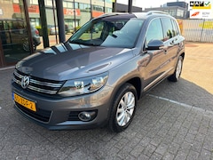 Volkswagen Tiguan - 1.4 TSI Sport&Style / Navi / PDC / Trekhaak