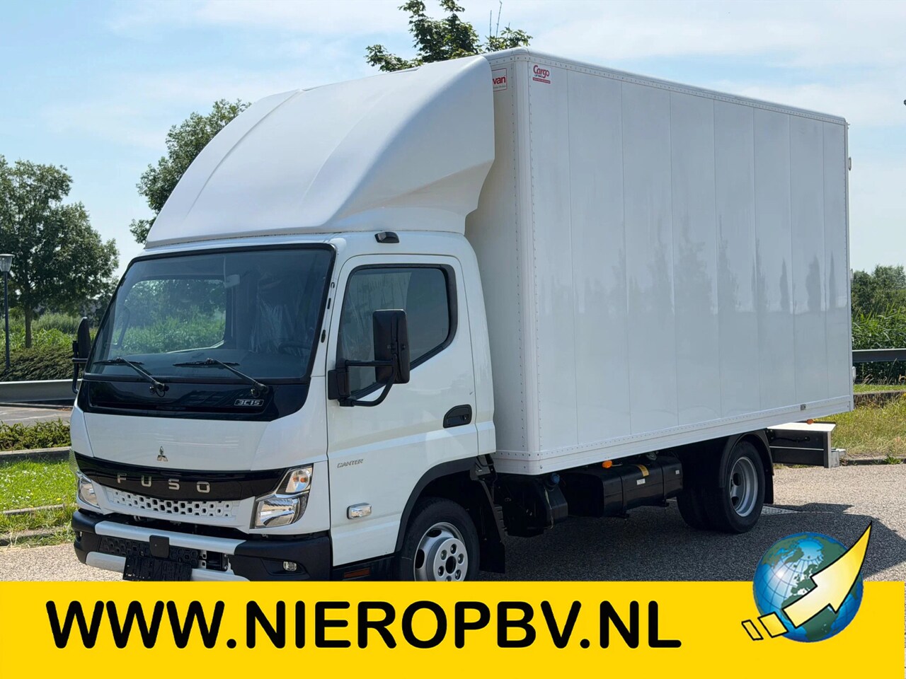 Fuso Canter - 3C15 Bakwagen Airco Trekhaak 3-Zits NIEUW BPM VRIJ 5X OP VOORRAAD - AutoWereld.nl