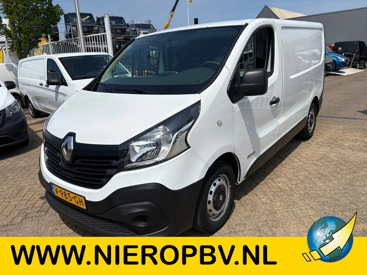 Renault Trafic - 1.6DCI L1H1 Airco Navi Cruisecontrol Trekhaak EURO 6 - AutoWereld.nl