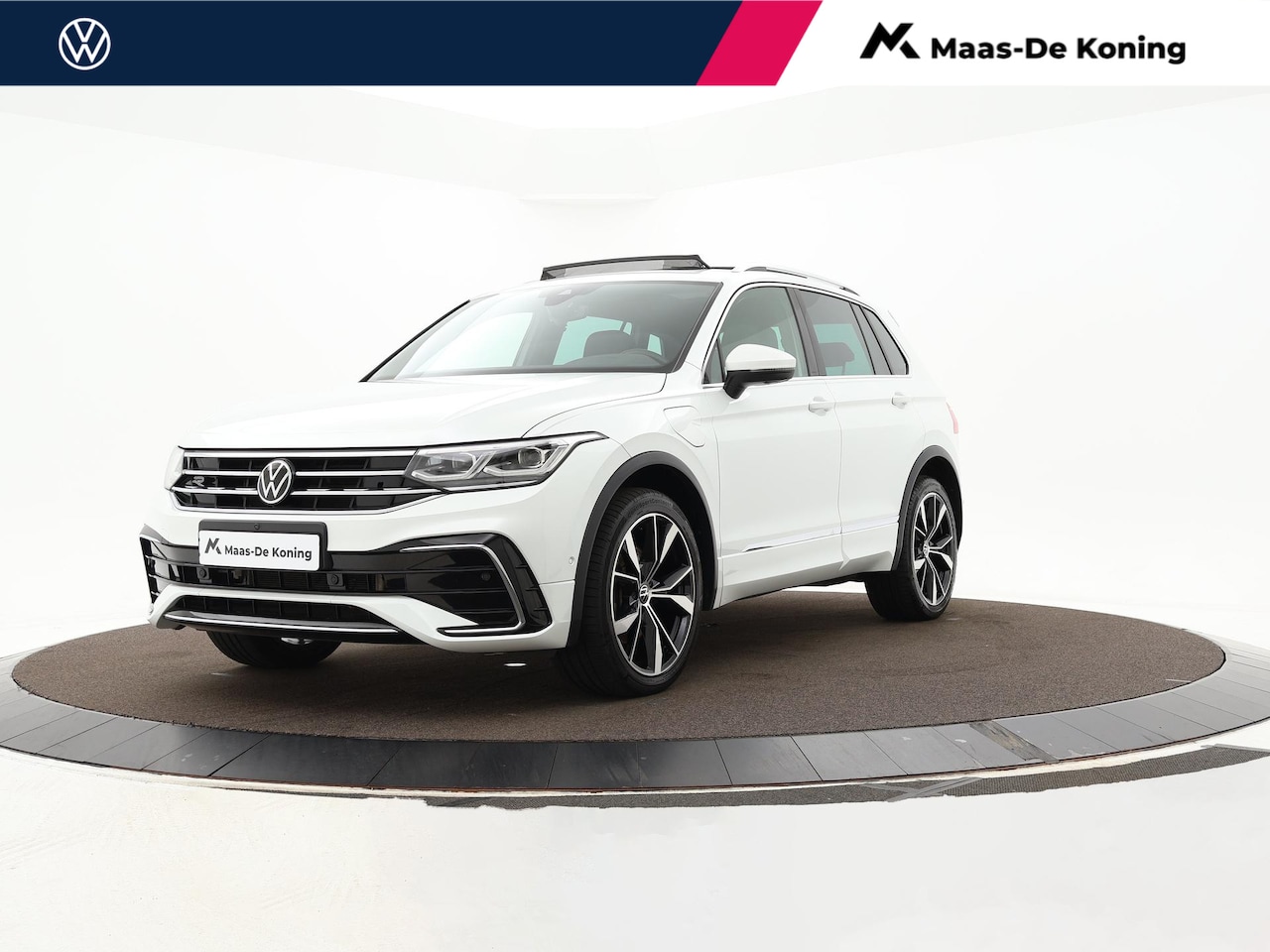 Volkswagen Tiguan - 1.4 TSI eHybrid 245pk DSG R-Line Business · Panoramadak · 360 Camera · Inklap. Trekhaak · - AutoWereld.nl