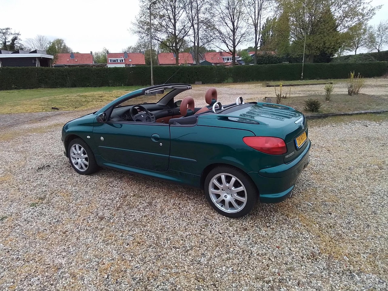 Peugeot 206 CC - 2.0-16V Roland Garros NL auto met NAP KM 162 000. Zeer lux,s airco ECC - AutoWereld.nl